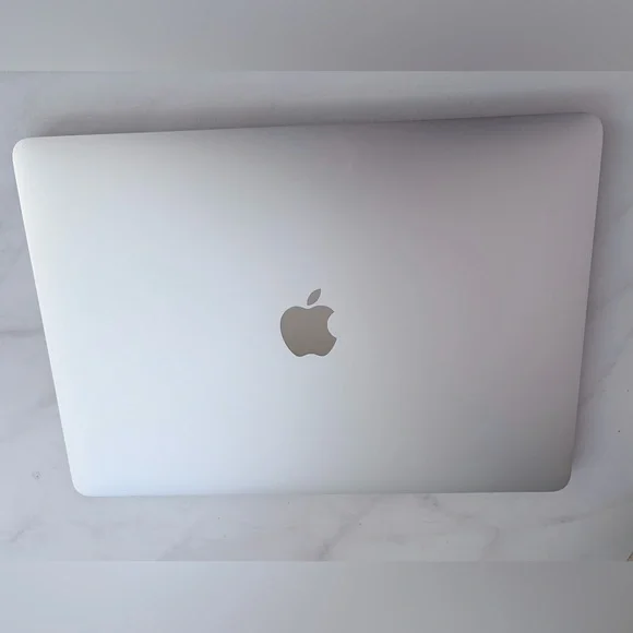 MacBook Pro 2020 - Picture 3 of 3